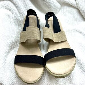 BNIB Charleston Shoe Company Cooper Sandals size 10 in Black/Linen